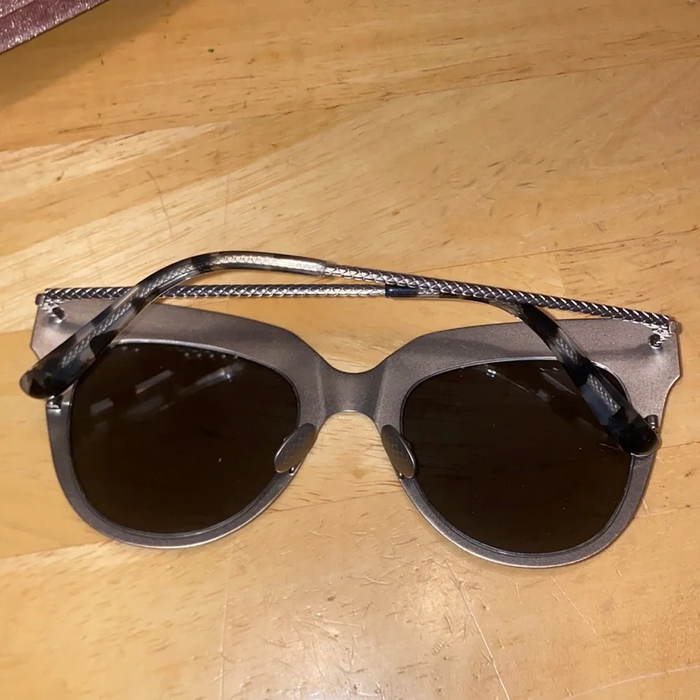 Authentic BOTTEGA VENETA SUNGLASSES 🕶